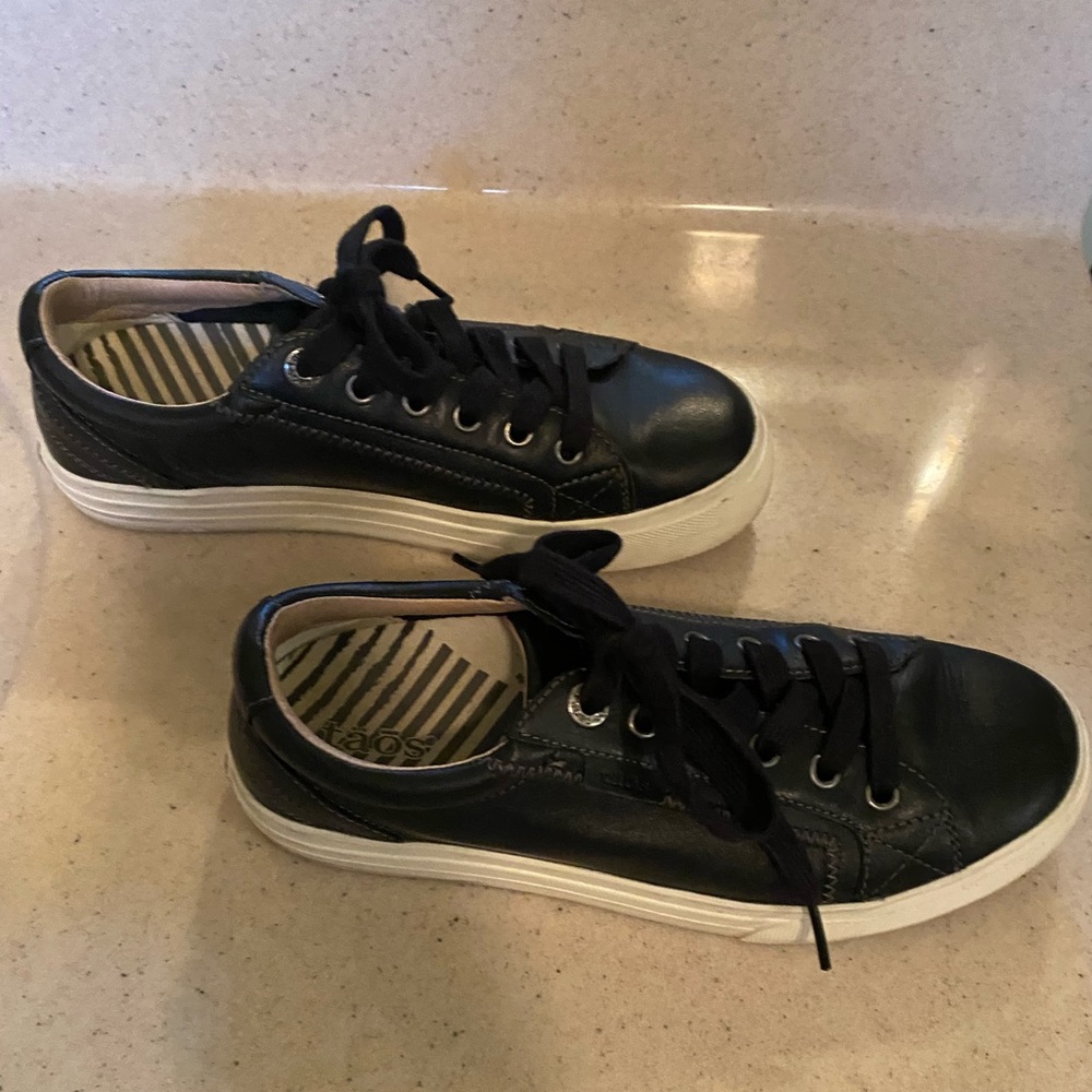Taos Leather Sneaker